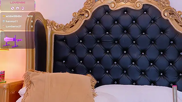 AdelinaVans's cam snapshot