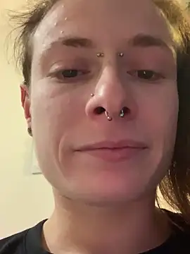 GoldenPussy1329's cam snapshot