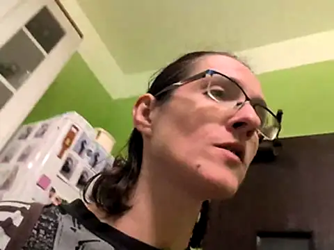 Milky_hairy_mommy's cam snapshot