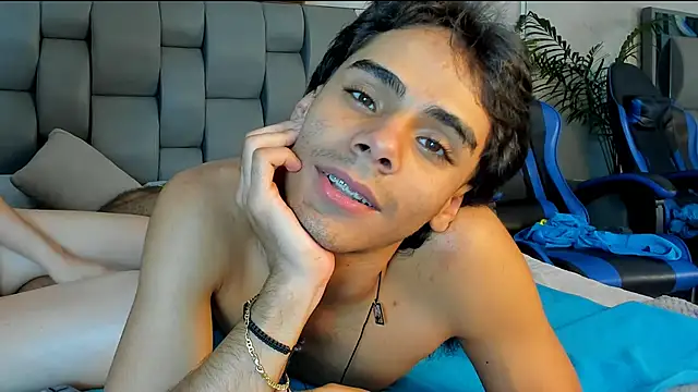 Kendra_and_liam's cam snapshot