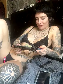 littleinkedblaise666 live sex cam