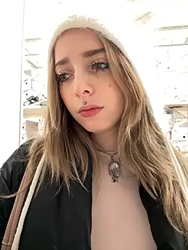 LoraaDoll live sex cam