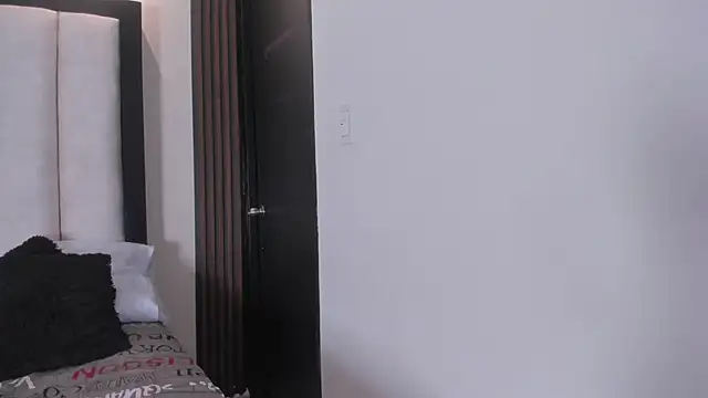 Naiyi_Tamara's cam snapshot