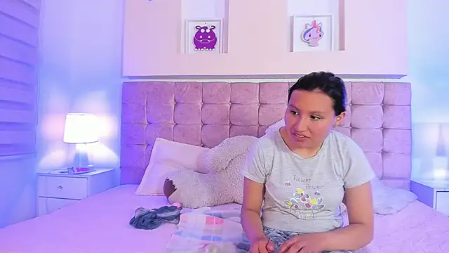 Katy_Gomez_'s cam snapshot