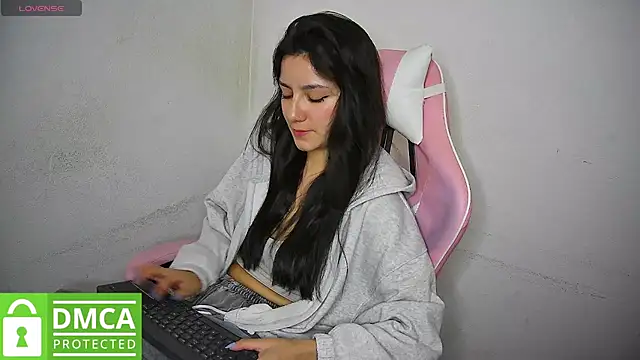 Hannah_Barker's cam snapshot