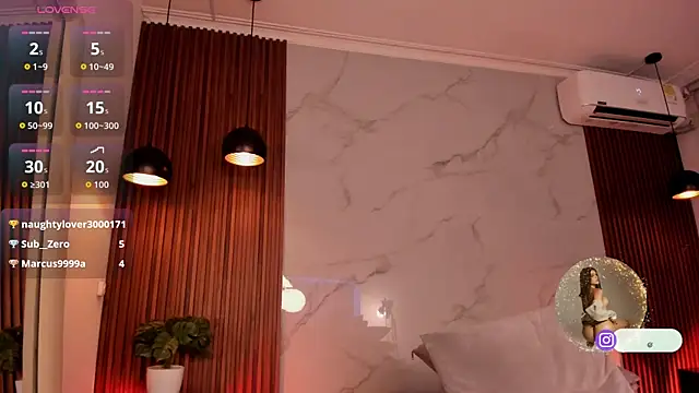 SophieCollins_1's cam snapshot