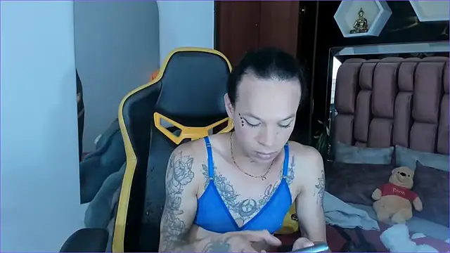 sara_slut21 live sex cam