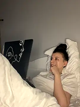 bunnythetailor's cam snapshot