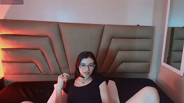 Crimsonsecretts live sex cam