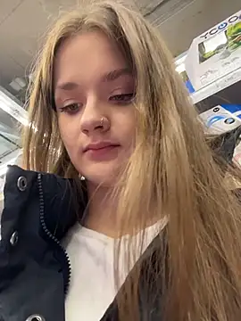 KittyQueeny live sex cam