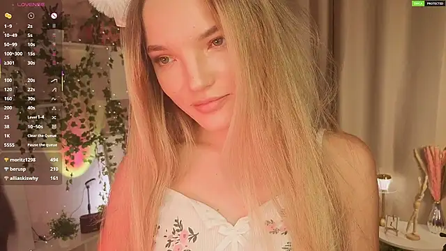 JulieLupo live sex cam