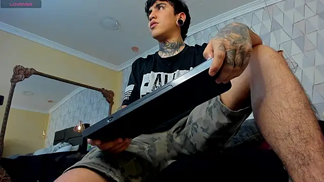 SantiOlsen live sex cam