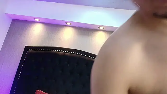 Luna_Lov_Titan live sex cam