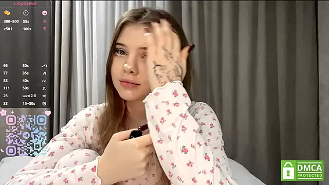 CarolinePepper live sex cam