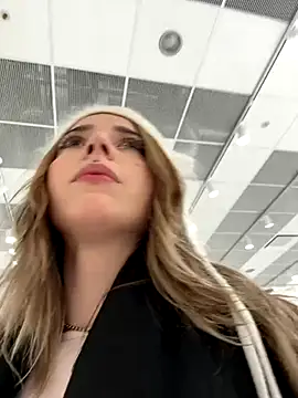 LoraaDoll live sex cam