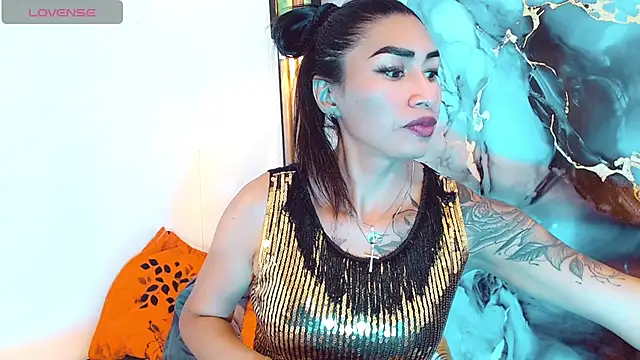 khiara_moretti live sex cam