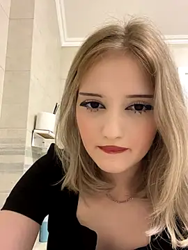 YunnaTyan live sex cam