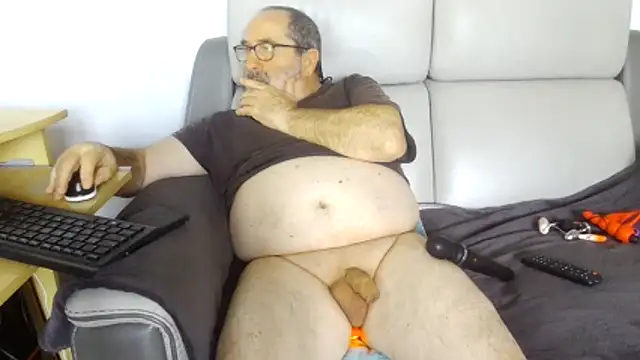 gillou1234's cam snapshot