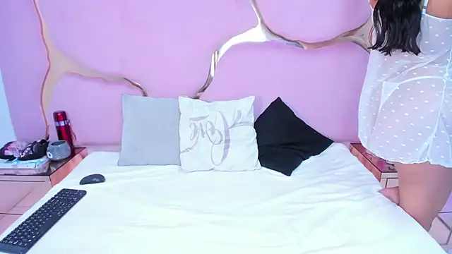 Aisha_Leenss's cam snapshot