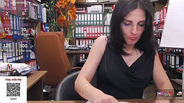 classyladyrellax live sex cam