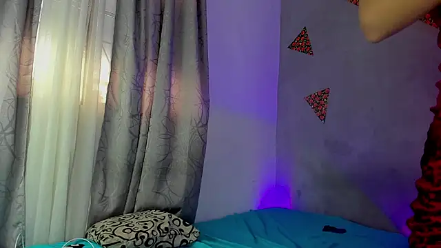 Laura_and_Kevin's cam snapshot