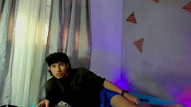 Laura_and_Kevin's cam snapshot