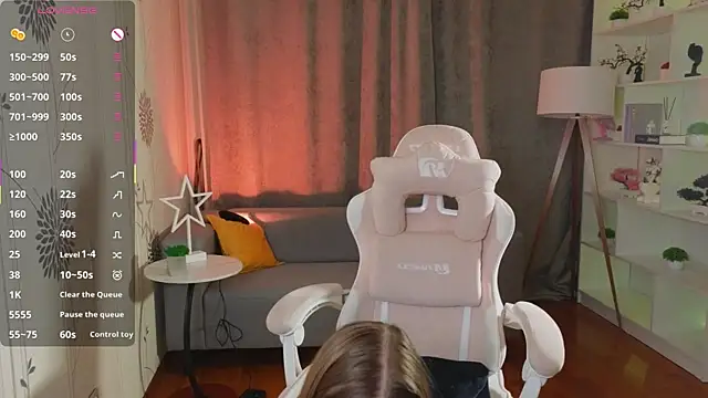 Lovella_Lips live sex cam