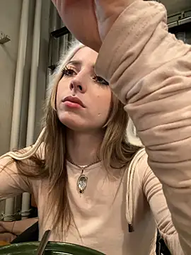 LoraaDoll live sex cam