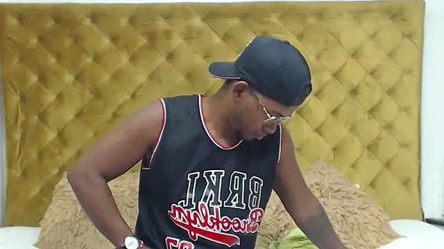 AndyCalifornia1's cam snapshot