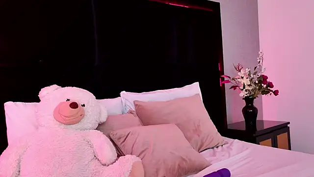 EllaEvanz's cam snapshot