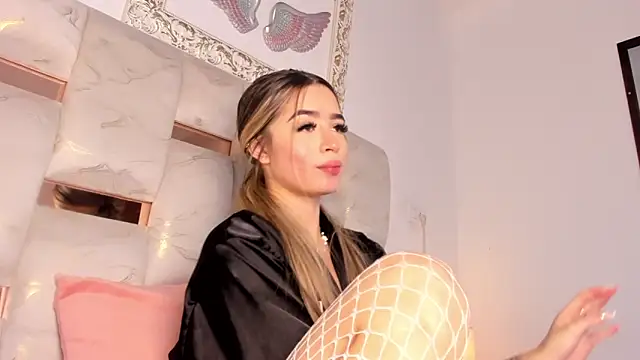 Lola_Blondie's cam snapshot