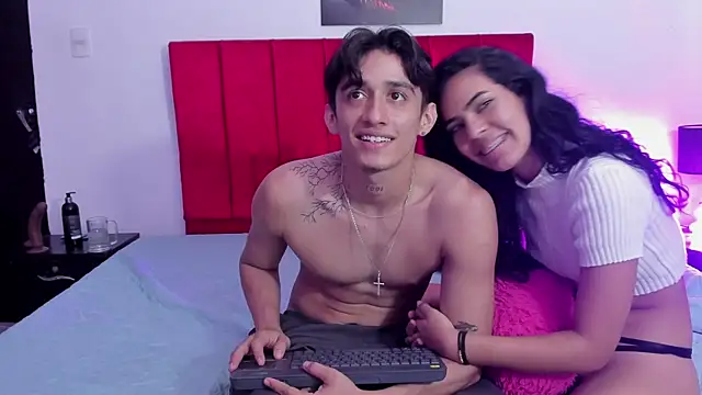 AndretiiAndCamila's cam snapshot