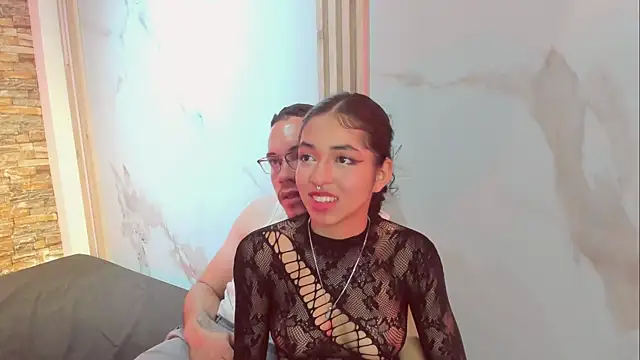 Aron_and_molly's cam snapshot