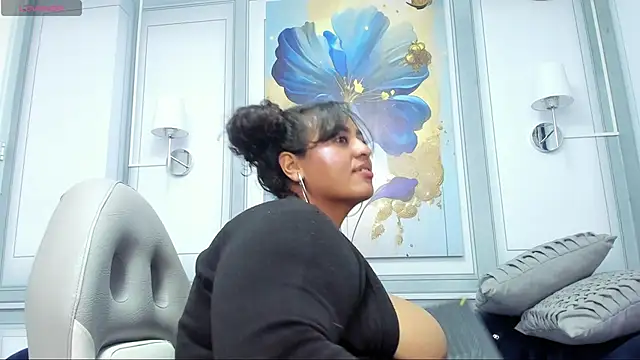 pervert_extrabigboobs's cam snapshot