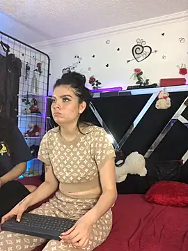 1lovelygirls's cam snapshot