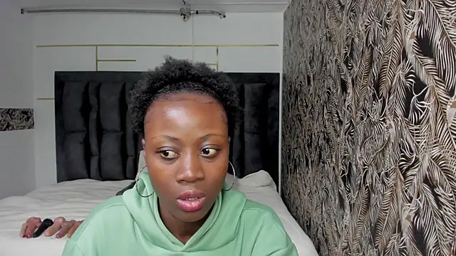 Sara_Naugty's cam snapshot