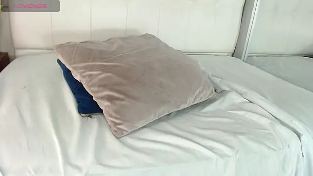 willow_smitt's cam snapshot