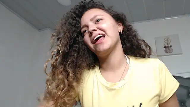 Giia_Monroe's cam snapshot