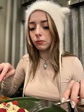 LoraaDoll's cam snapshot