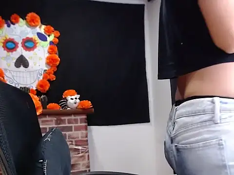 Lucyy_Naugthy's cam snapshot