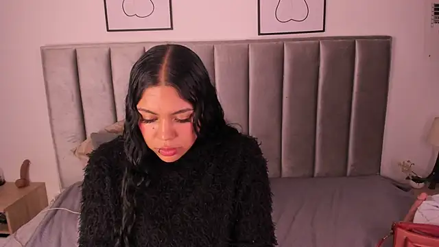 Kyra_Right's cam snapshot