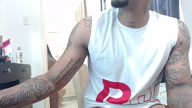 hot_and_naughty_latin's cam snapshot