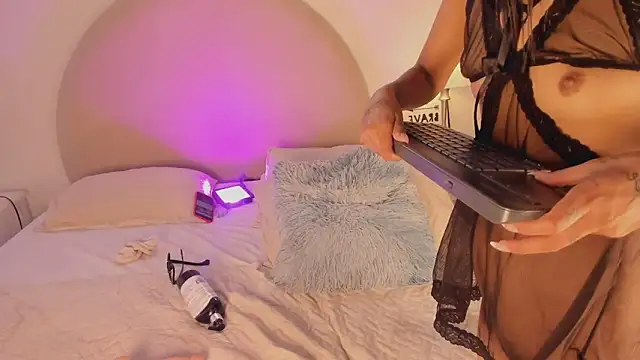 charlotte__queen's web cam