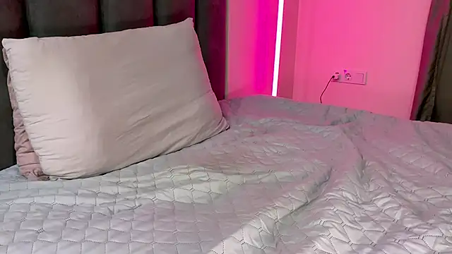 max_shy live sex cam