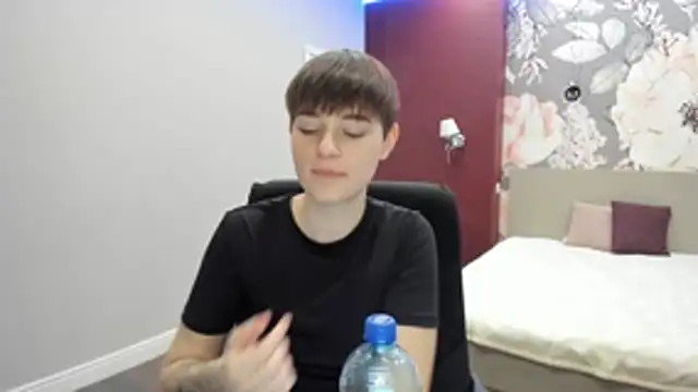 EmiliaYours live sex cam