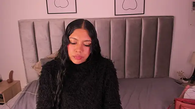 Kyra_Right's cam snapshot