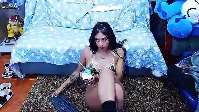 Wendy-13's cam snapshot