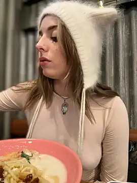 LoraaDoll live sex cam