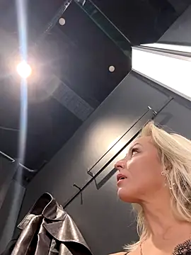 VikaBunny1 live sex cam