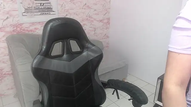 sarah_rouse_t_'s cam snapshot